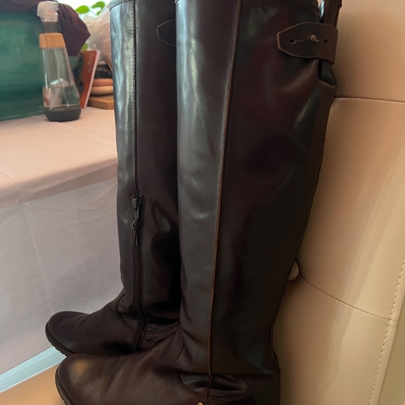 Stuart Weitzman - Picture 2 of 2